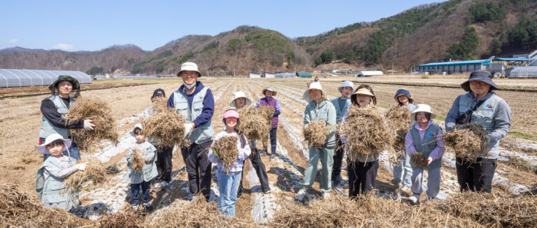 대한항공, 1사1촌 자매결연 마을서 봄맞이 농촌 일손돕기 활동 펼쳐