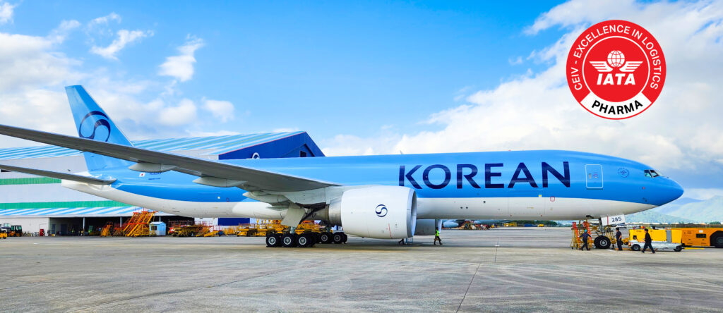 [사진] 대한항공 b777f 항공기 및 ceiv pharma 인증 마크