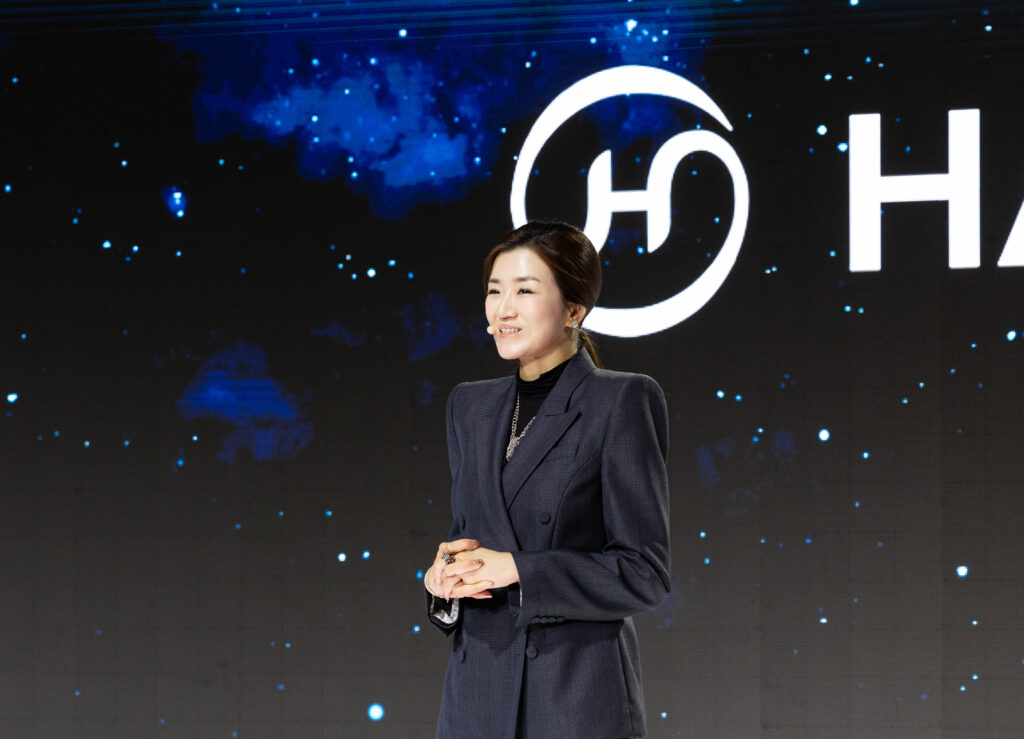 조현민 ㈜한진 사장이 한진그룹 창립 80주년 기념 행사에서 '그룹 비전 2045'를 발표하는 모습