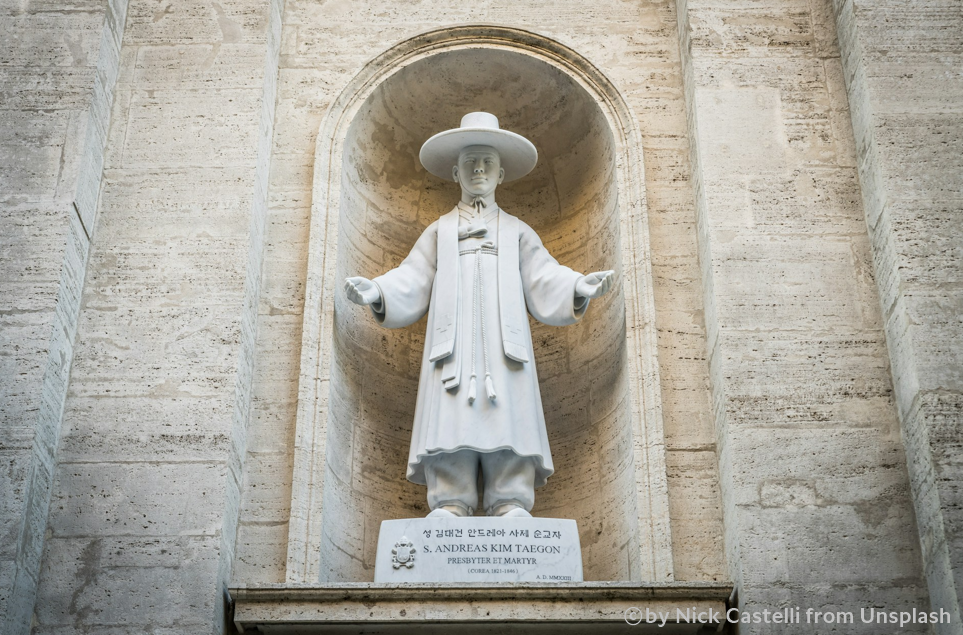 성베드로대성당의 성 김대선 안드레아 사제 순교자 동상