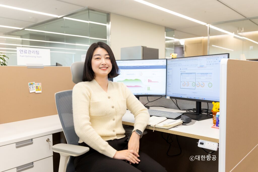 연료관리팀 권보름 과장이 뉴스룸과 인터뷰하는 모습