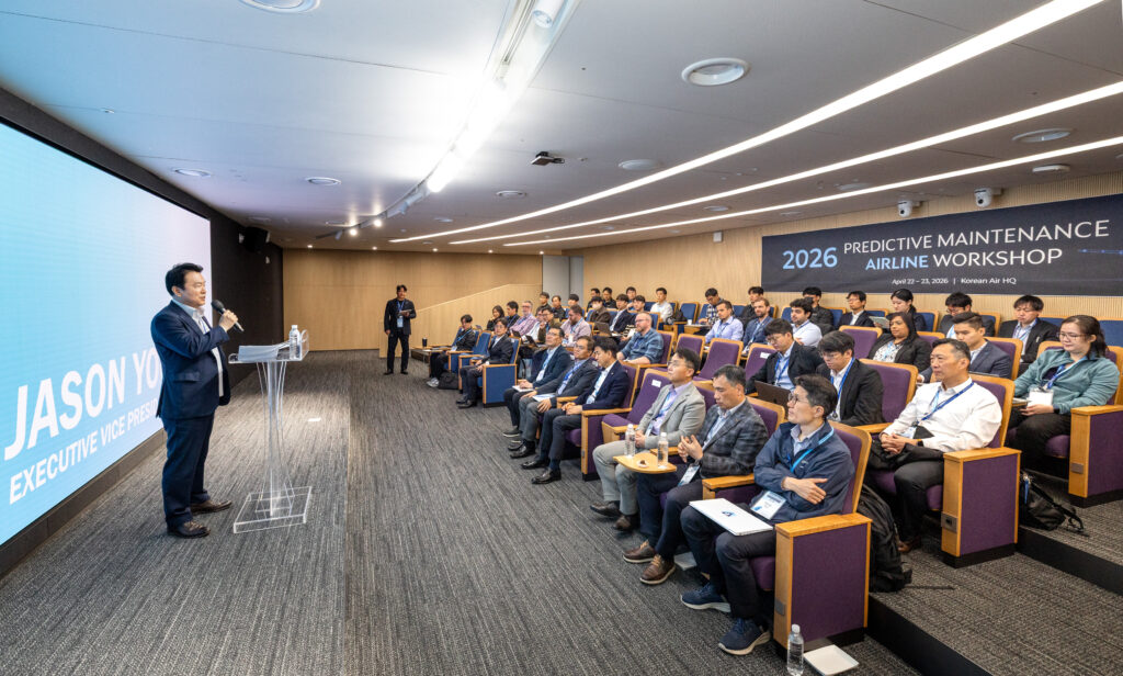 워크숍 시작에 앞서 기조연설을 하고있는 유종석 대한항공 안전보건 총괄 겸 오퍼레이션 부문 부사장(CSO)의 모습